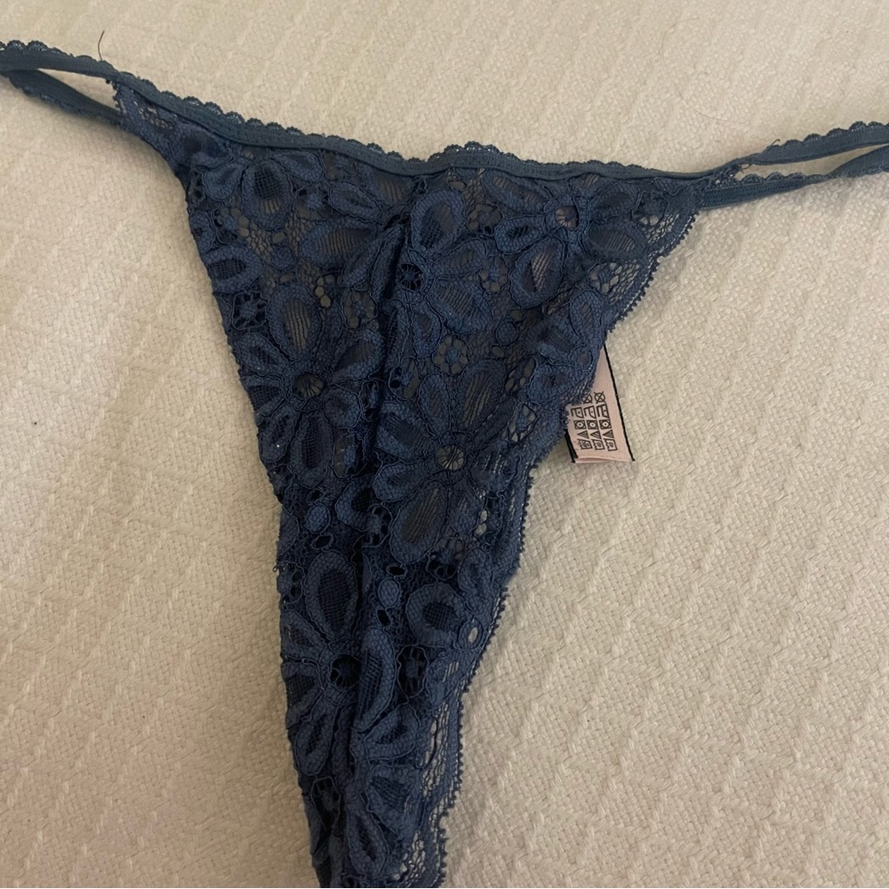 Victoria’s Secret Blue V String Thong Size Small